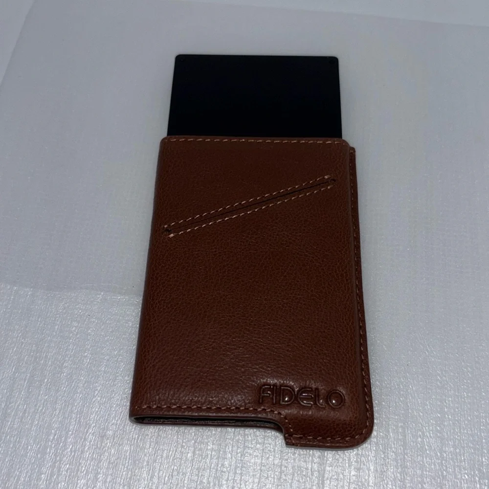 Fidelo Men’s Ultra Slim Hybrid Wallet card holder Dark Brown NWT